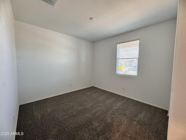 Building Photo - 1137 W Chimes Tower Dr
