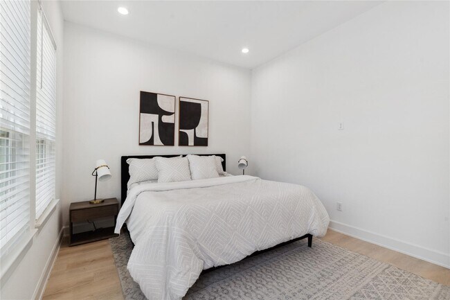 Building Photo - 6528 Weston St