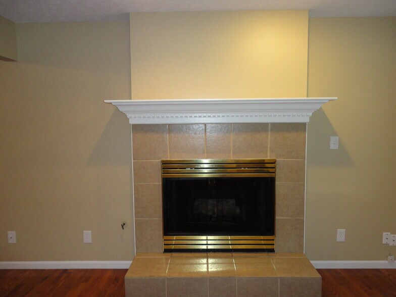 Building Photo - 912 N Garver Rd