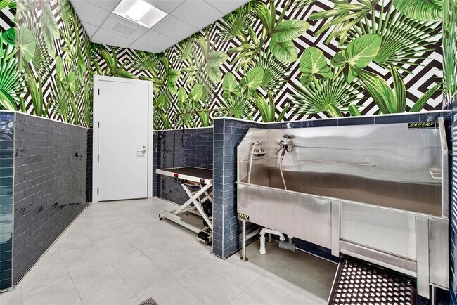 Building Photo - 275 1st Ave S