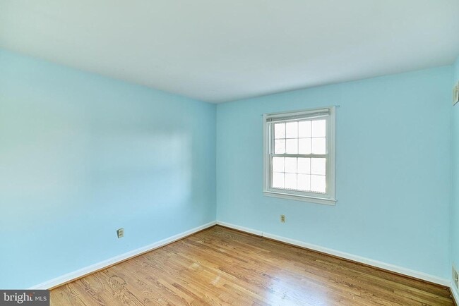Building Photo - 2423 Falls Pl Ct