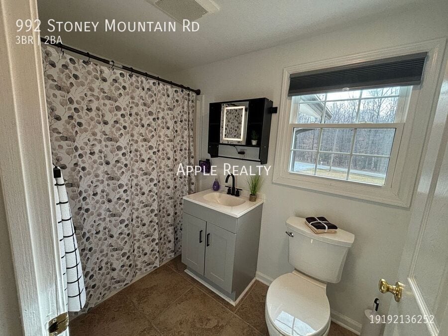 Building Photo - 992 Stoney Mountain Rd