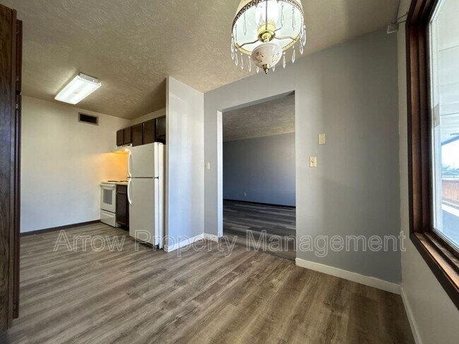 Building Photo - 1004 18th St