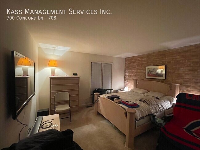 Building Photo - 700 Concord Ln