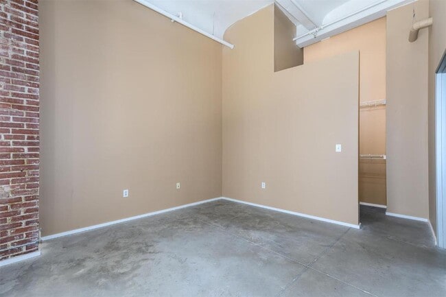 Building Photo - 1136 Washington Ave