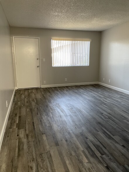 Building Photo - 1057 Helm Ave
