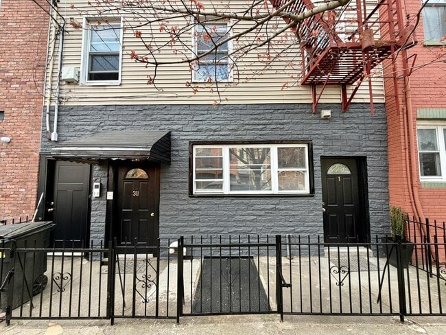 Building Photo - 311 5th St