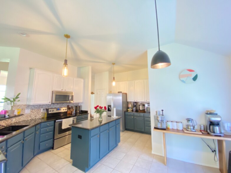 Building Photo - 1215 Heather Brook Dr