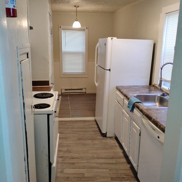 Building Photo - 415 Smith St