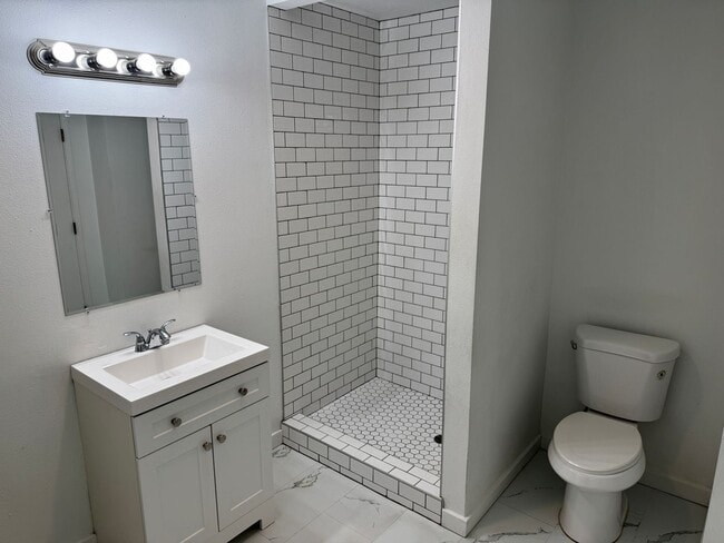 Building Photo - 1 bedroom apartment in Eugene!