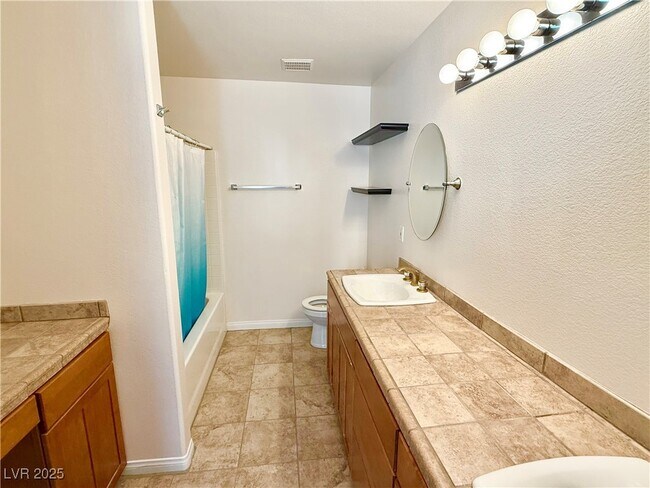 Building Photo - 1100 Dollar St