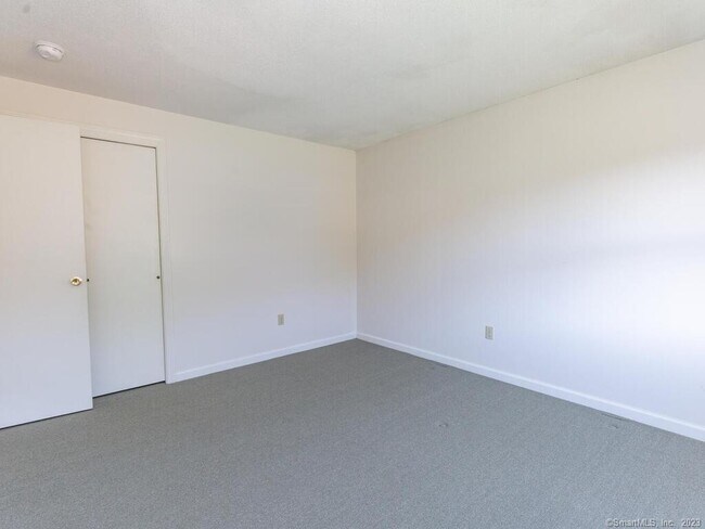 Building Photo - 26 Woodside Dr