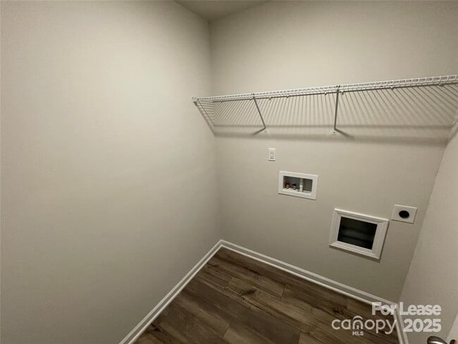 Building Photo - 354 Hollingswood Dr