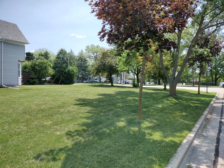 Building Photo - 8240 W Cold Spring Rd