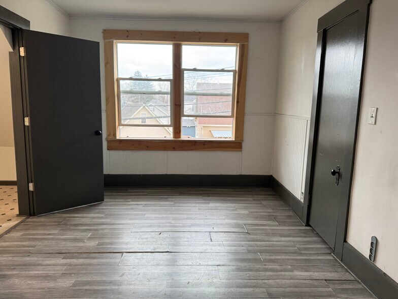 Living room - 100 W King St