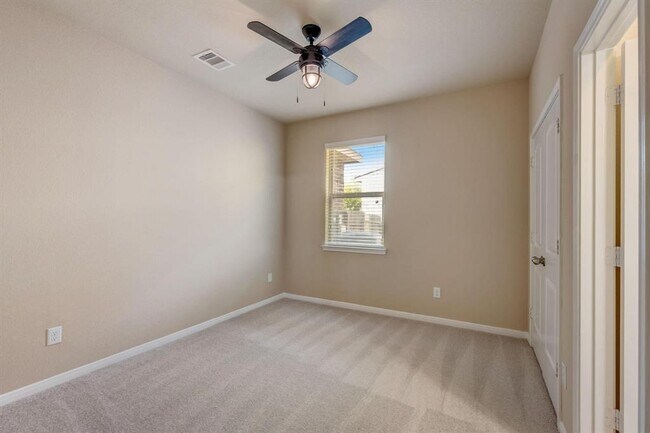 Building Photo - 166 Jaxxon Pointe Dr