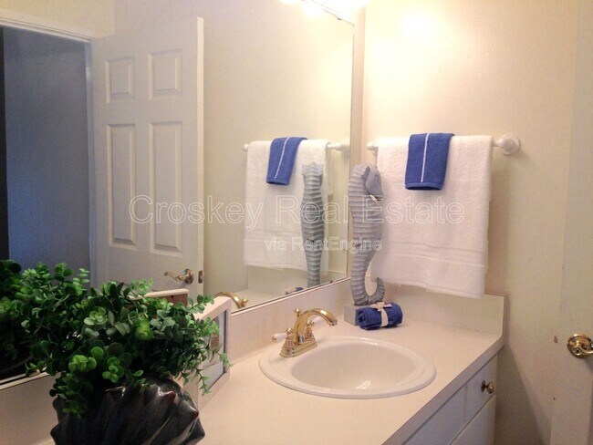 Building Photo - 1250 Escobar St