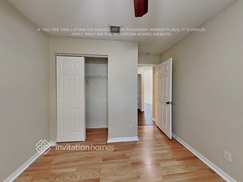 Building Photo - 10621 SW 14th Ct