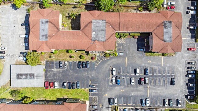 Building Photo - 140 Royal Palm Rd