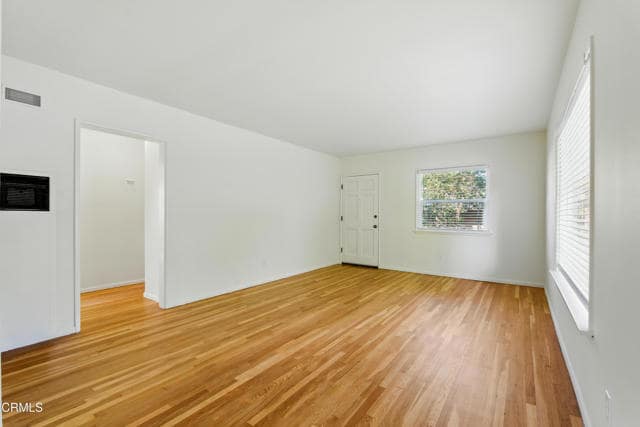 Building Photo - 1545-1542 Riverside Dr