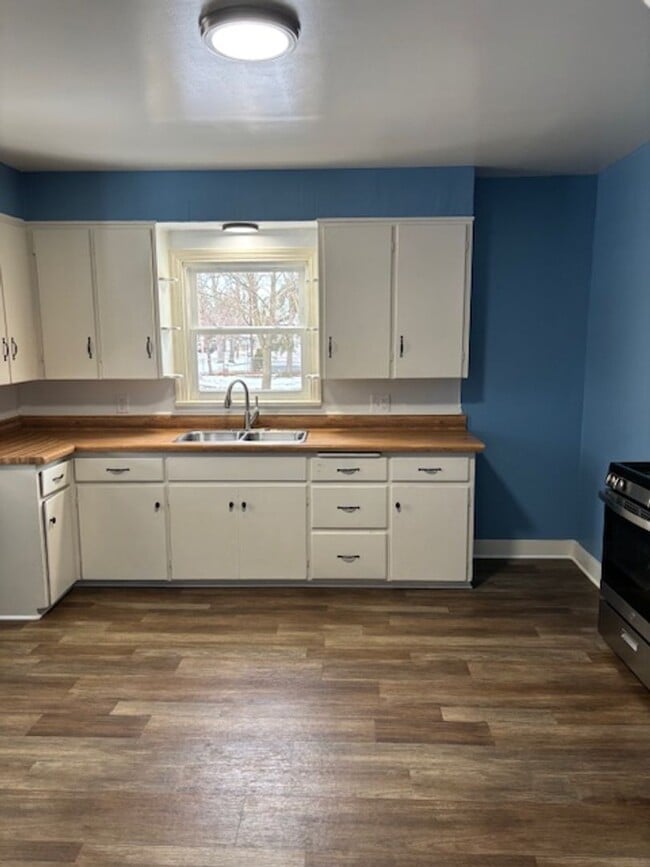 Building Photo - 1468 Hoyt St