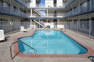 Building Photo - Torrance Palms