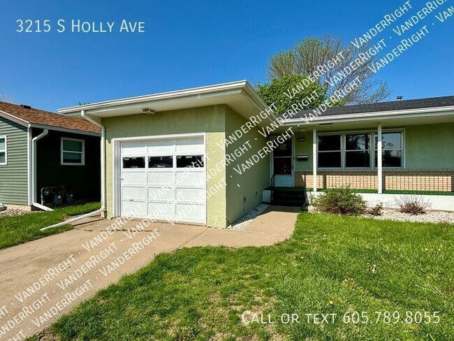 Building Photo - Updated 3 Bedroom 2 Bathroom!