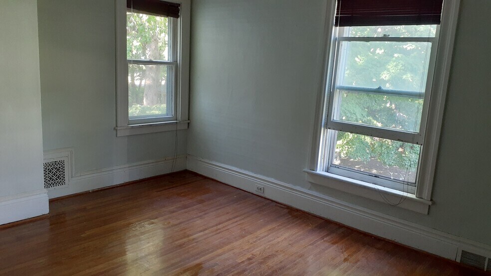 Building Photo - 38 E Union St