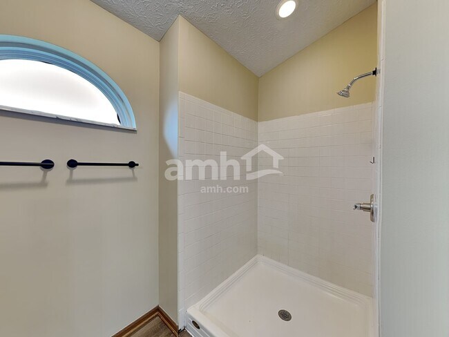 Building Photo - 3725 Lake Mead Dr