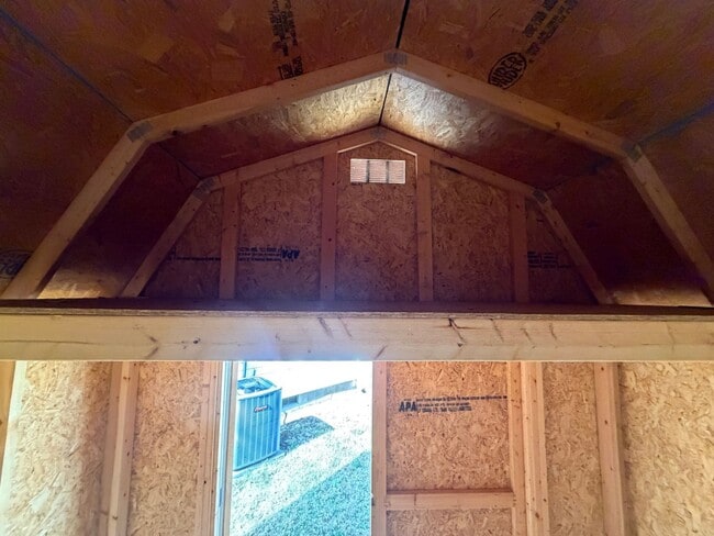 Building Photo - LIve in beautiful downtown Franklin!