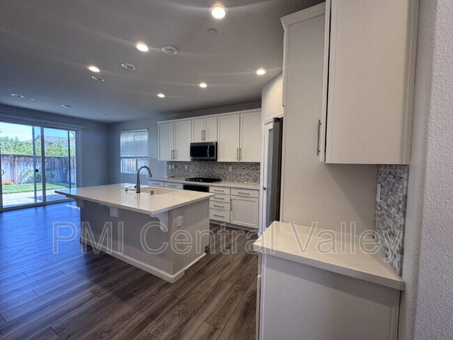 Building Photo - 349 Terra Mia Ave