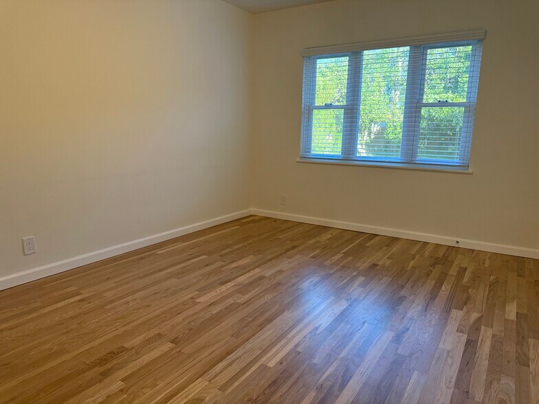 Building Photo - 9344 Valjean Ave