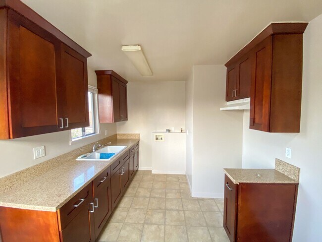 Interior Photo - 1135 W 90th St