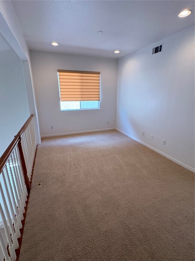 Building Photo - 24 Country Walk Dr