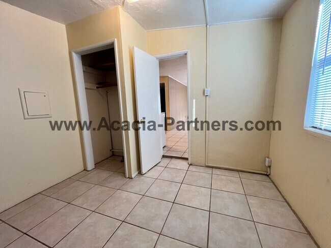 Building Photo - Centrally located Two Bedroom Home