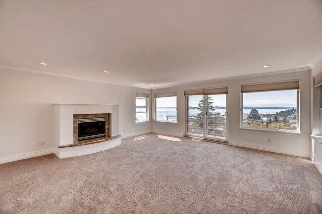 Building Photo - Queen Anne Home