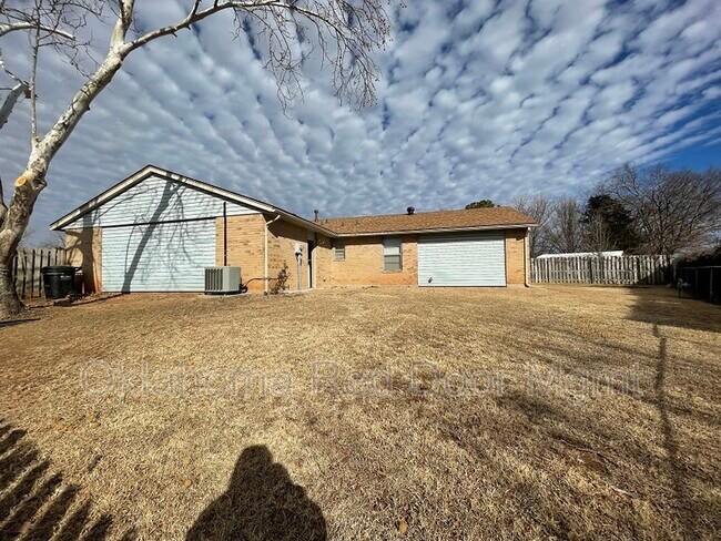 Building Photo - 1600 NE 5th St