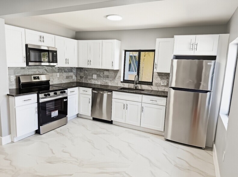 Building Photo - 1456 NE 24th Ct