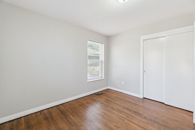 Building Photo - 3 bed, 1 bath home in the Village