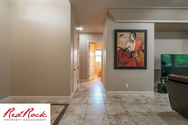 Building Photo - Minimally Furnished home in Little Valley!