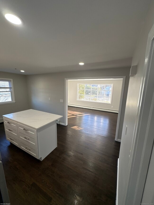 Building Photo - 19 Mill St