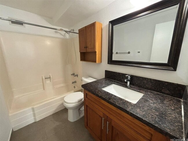 Building Photo - Spacious 3 Bed / 2 Bath – Nuuanu Park Place – Garden-Level Unit