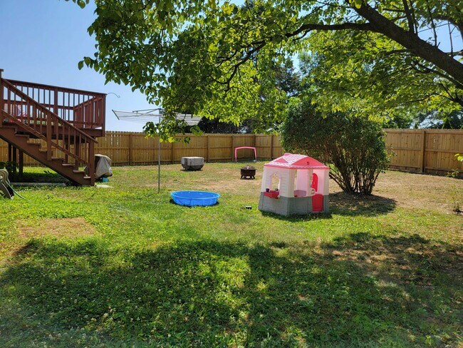 Building Photo - 350 Blue Bell Dr