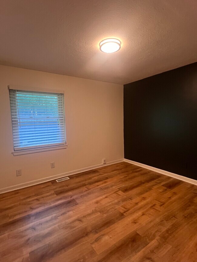 Building Photo - 802 Taper Ct