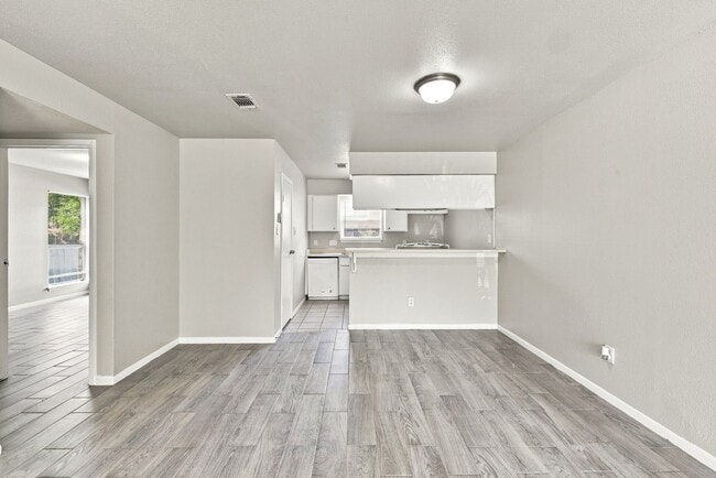 Building Photo - 4023 Briarglen Dr