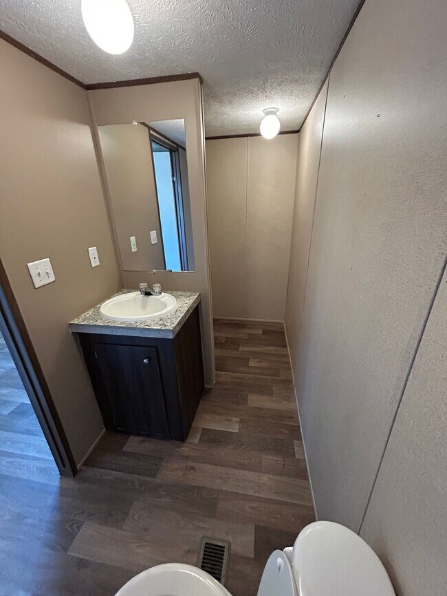 Building Photo - 1505 Nancys Dr