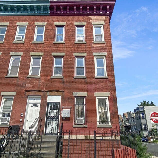 Building Photo - 289 Bergen Ave