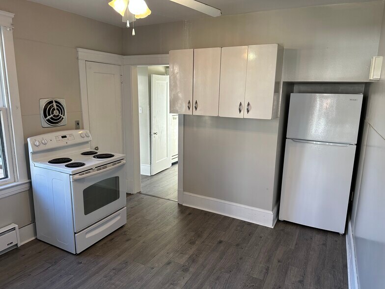 Kitchen - 106 Saint John St