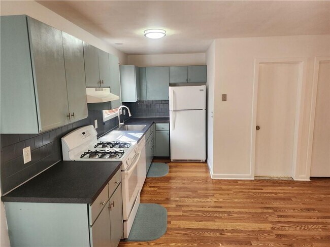 Building Photo - 44 Nellie St