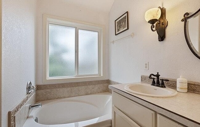 Building Photo - 7407 Everwood St NE